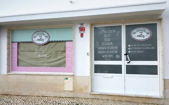 Publicidade exterior, Atelier com Artes